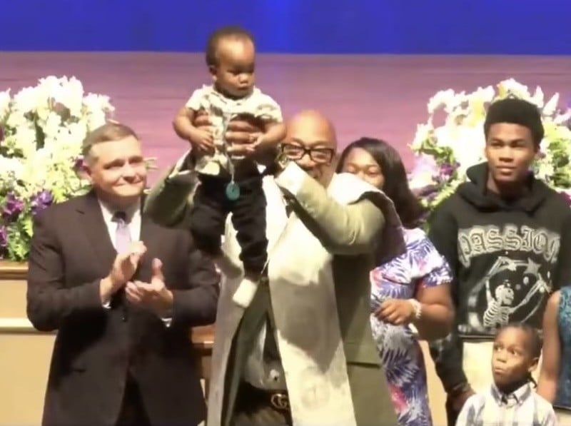 Sidewalk ministry saves woman from abortion, stays the course with support