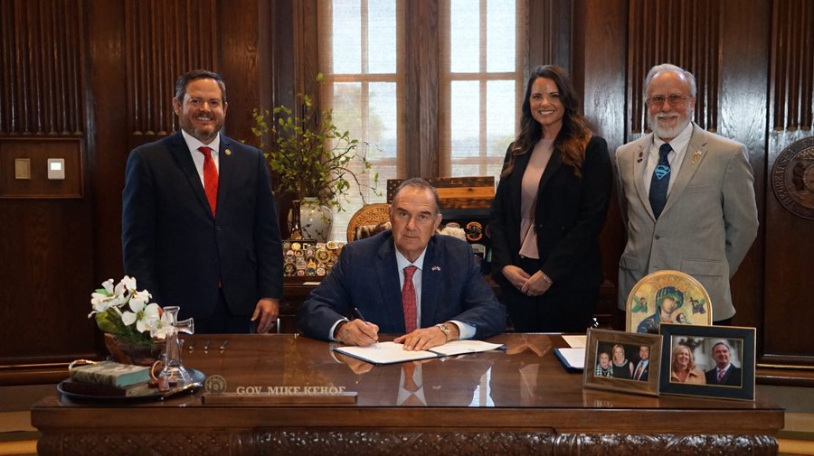 Missouri governor signs bill protecting babies born alive after attempted abortions