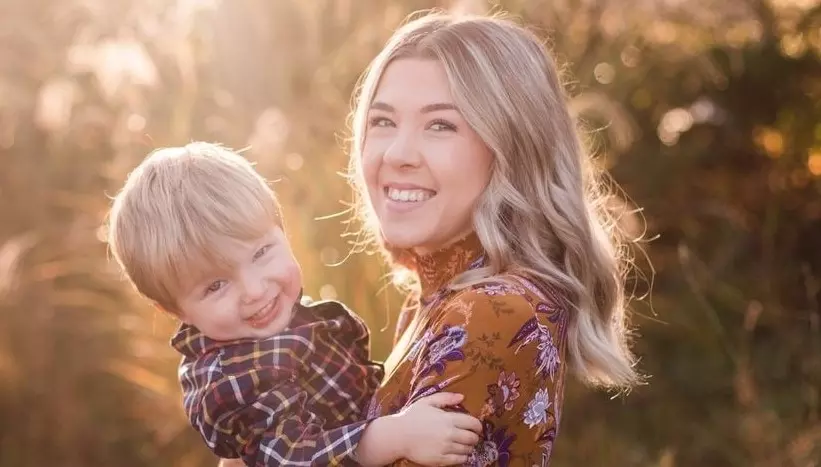 Abandoned by her fiancé for refusing abortion, she now works at the pregnancy center that helped her