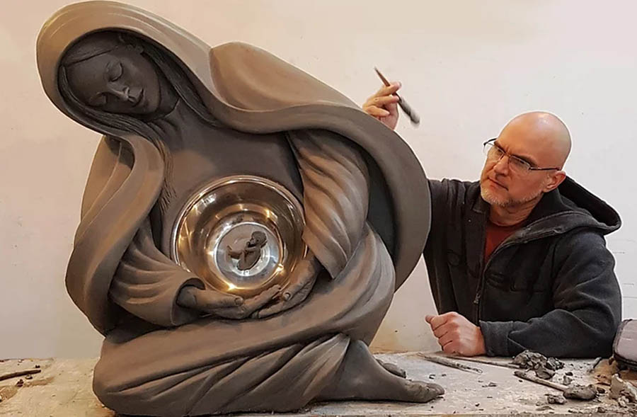 “Women hold the world in their womb”; sculpture reflects the beauty of human life